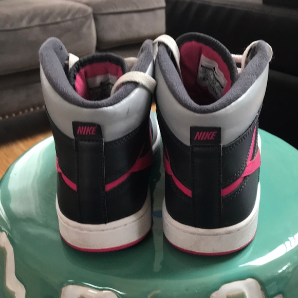 Nike Basketball Ball Shoes! Excellent condition! - Picture 3 of 6